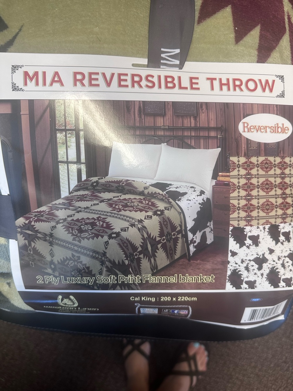 Mia Reversible Throw Blanket - Burgundy & Cream Flannel
